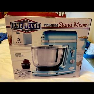 Americana stand mixer.